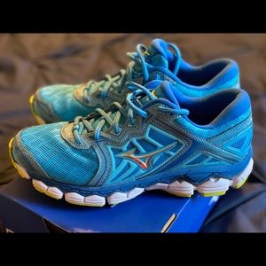 Mizuno Wave Sky- Women’s